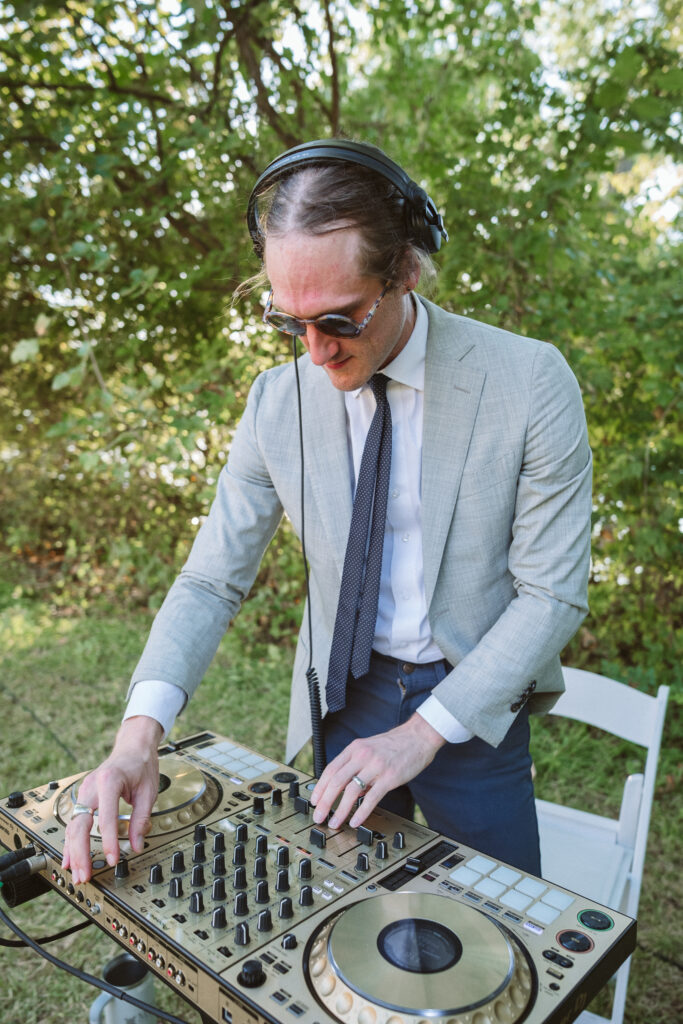 live dj